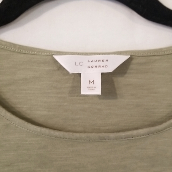 Lauren Conrad ruffle sleeve Blouse size medium - Picture 2 of 3